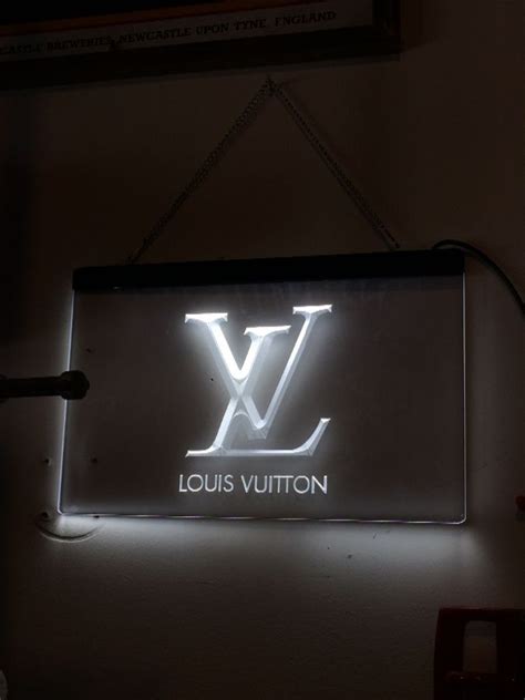 espejo louis vuitton|louis vuitton light up.